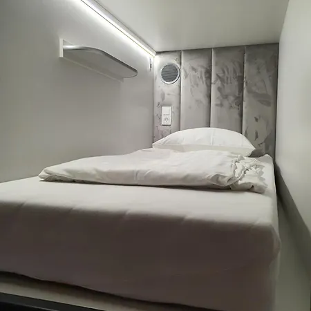 荷兰旅馆 *