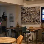 Dutchies Hostal *