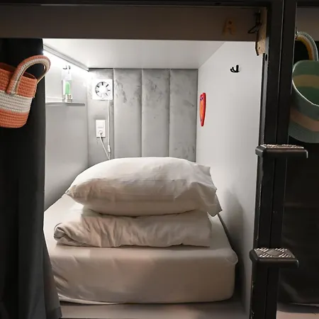 荷兰旅馆 *