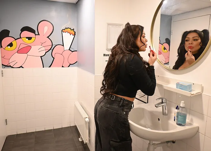 Dutchies Hostel Amsterdam