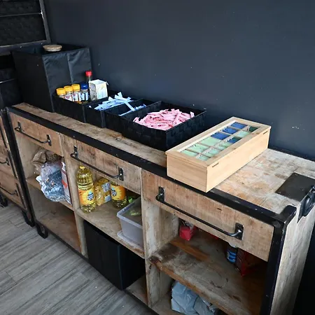 荷兰旅馆 旅馆 *