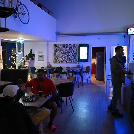 旅馆 荷兰旅馆 *